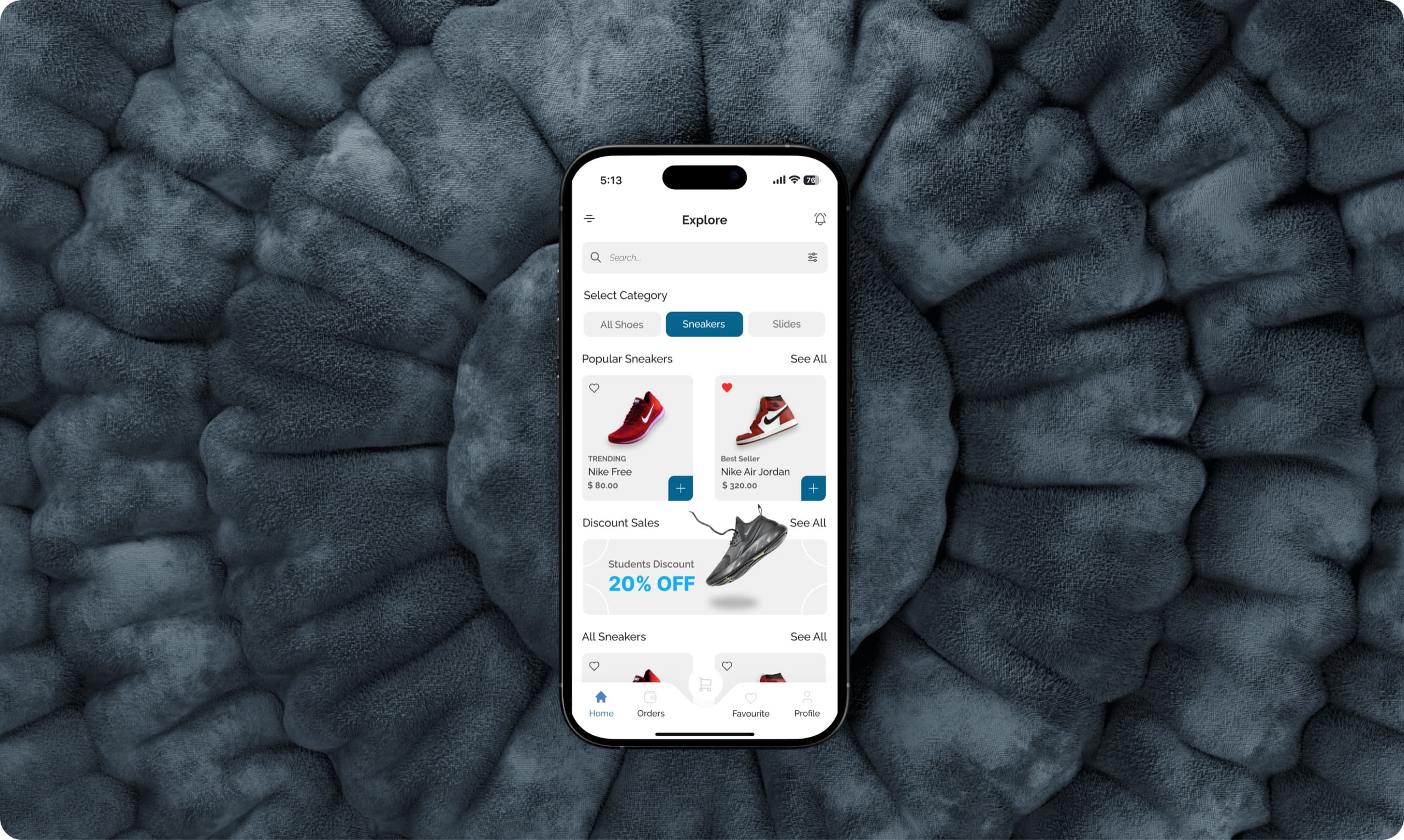 SneakerShop mobile app: the Explore screen with sneaker categories, popular sneakers and a student discount